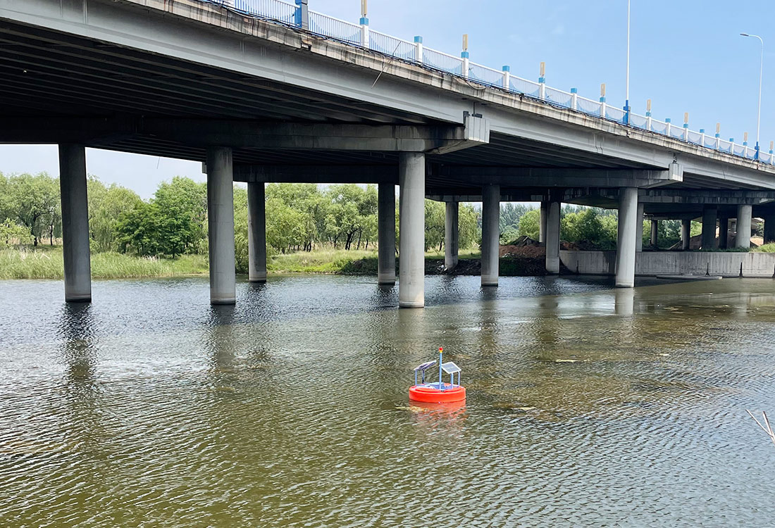 <span style="font-size:16px;">浮标式水质监测系统</span>